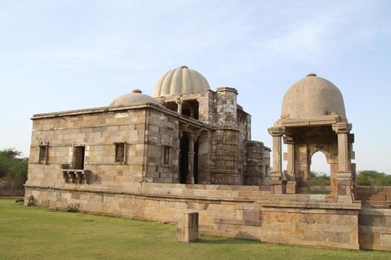 Lila Gumbaj Ki Masjid