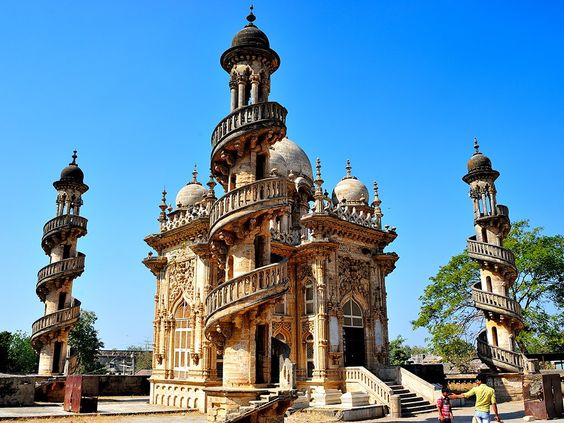 Mahabat Maqbara