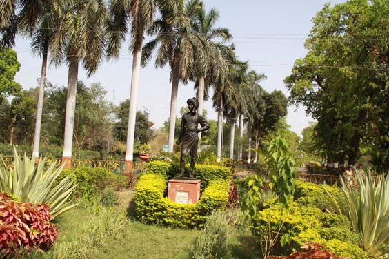 Sayaji Baug (Kamati Baug)